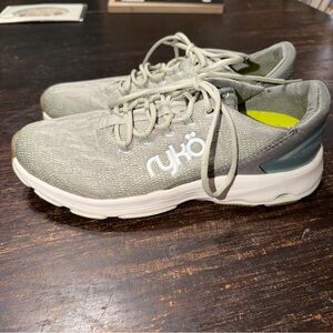 Women’s Ryka Devotion X walking shoes size 8.5 wide